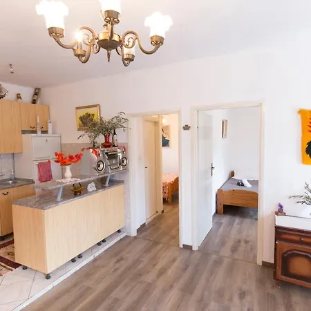 Forest Queen - Village Holiday home *