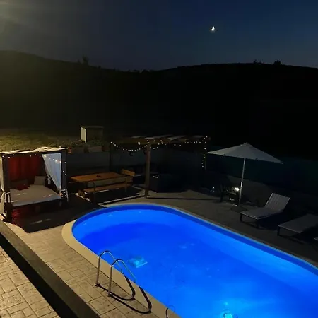 Forest Queen - Village