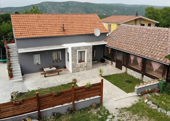 Forest Queen - Village *